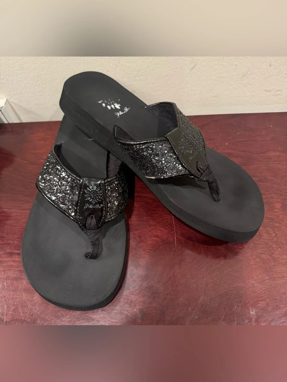 Women’s Black Thong Sparkle Sequin Sandals by Yellow Box - Size 7